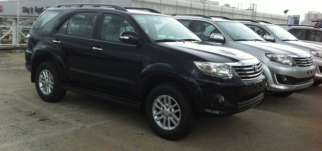 Cho thuê xe Toyota Fotuner 4x4