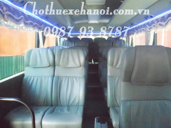 Nội thất hiện đại, thiết kế theo tiêu chuẩn châu âu của xe cho thuê 29 chỗ