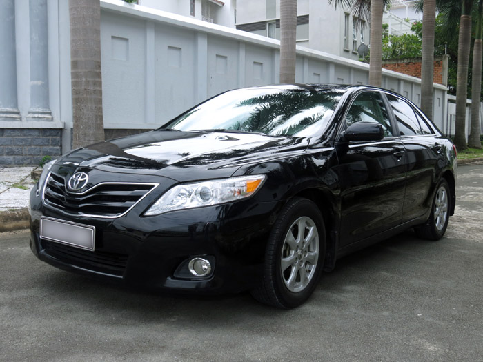 Xe đón tiễn sân bay Toyota Camry LE