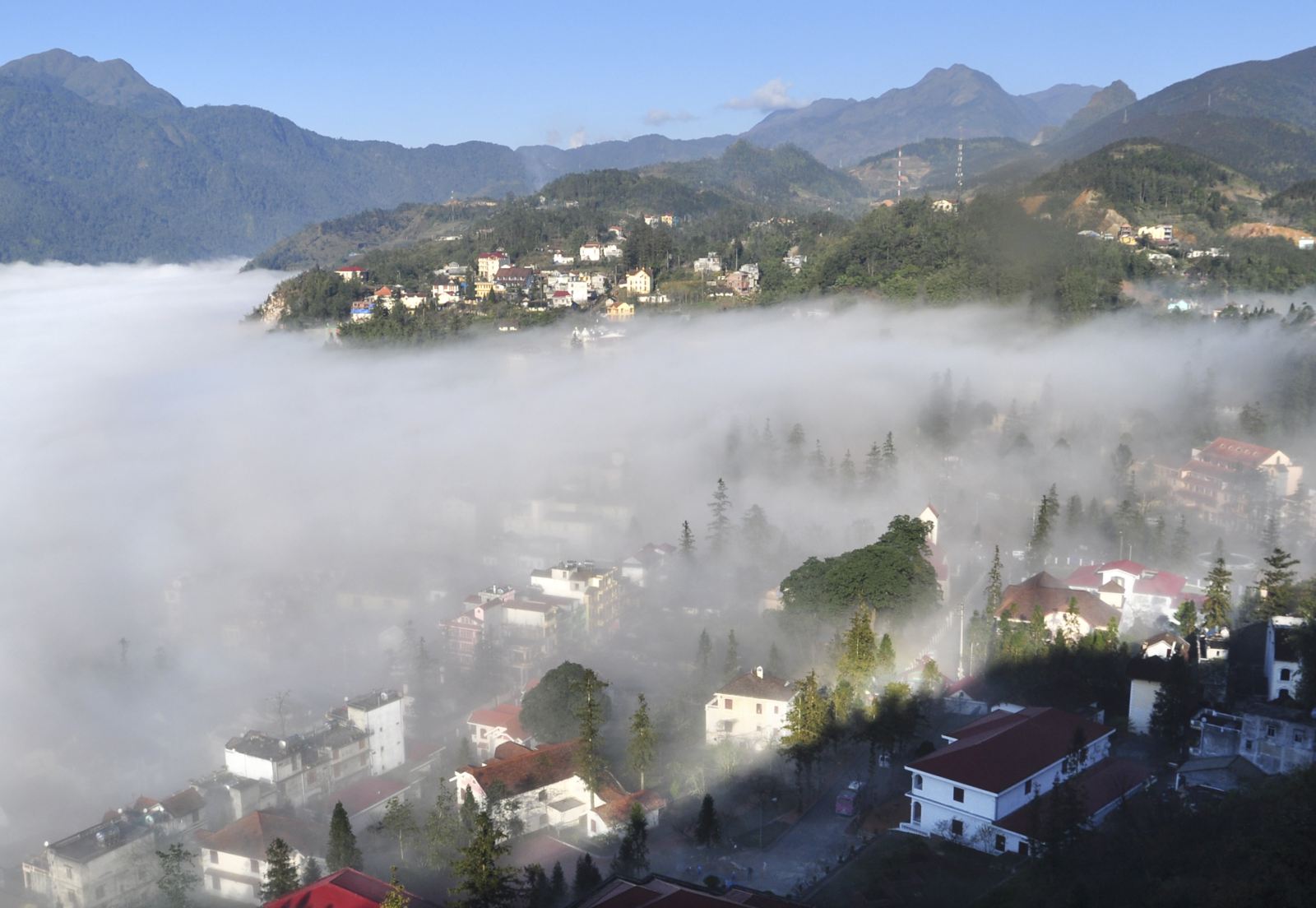 cho thue xe 35 cho di  sapa