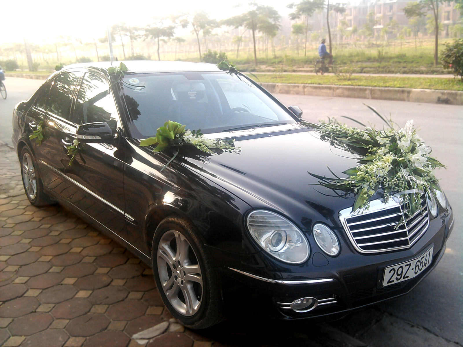 Cho thuê xe cưới hạng sang Mercedes E300