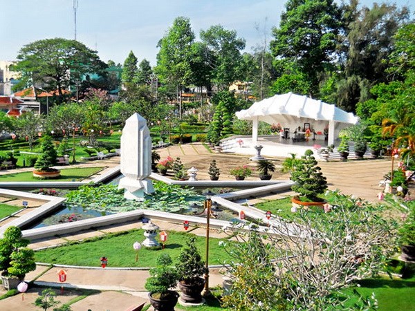 cho thuê xe đi du lịch tour xuyên việt