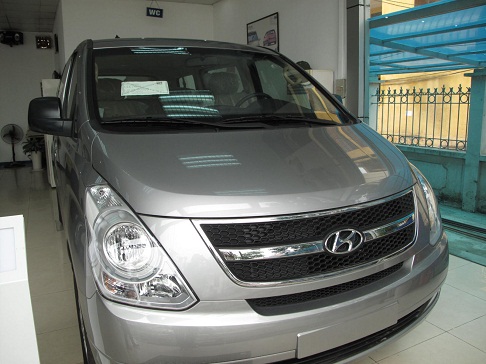 Cho thuê xe 9 chỗ Hyundai Starex đón tiến sân bay