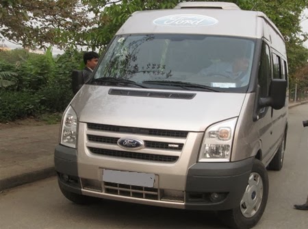 Xe cưới Ford Transit luxry